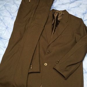 BRAND NEW BOYS SUIT IN SIZE 18